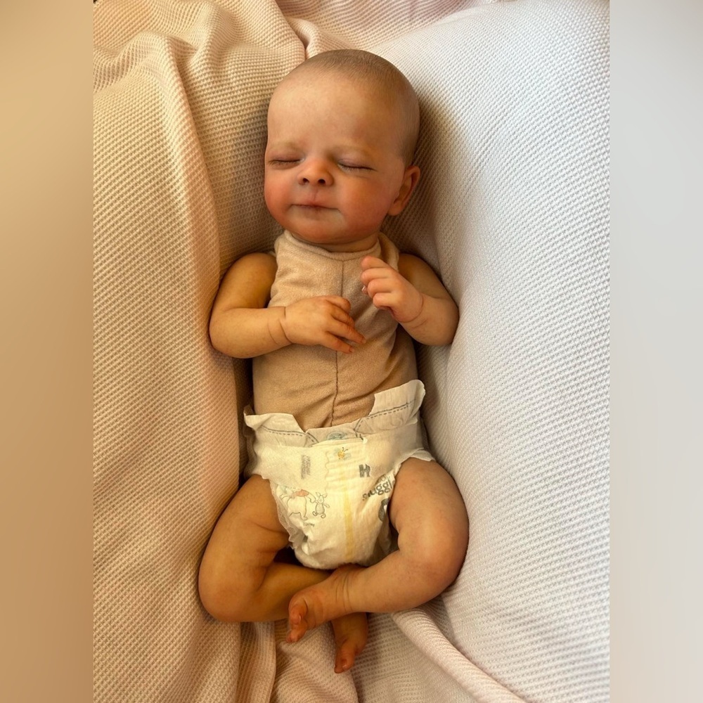 Reborn baby doll - realistic, painted with appropriate mottling of newborn - Picture 16 of 16
